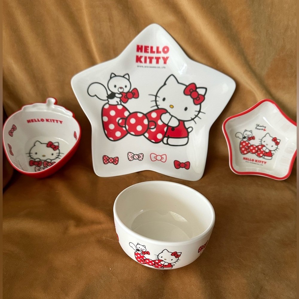 NEW HELLO KITTY 4-piece tableware set